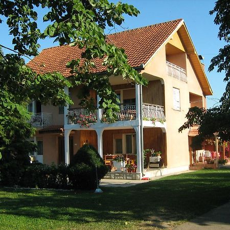 ואליג'בו Apartments Domacinstvo Nikolic מראה חיצוני תמונה