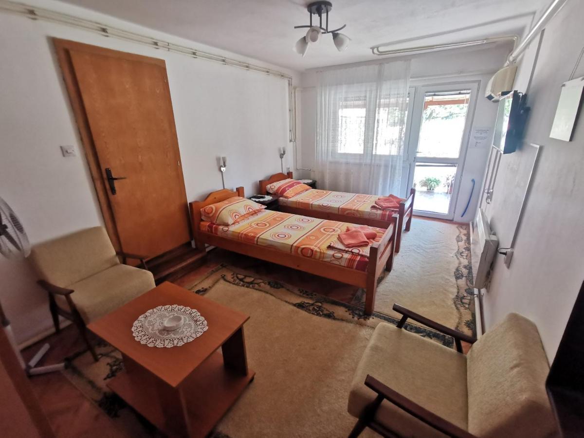ואליג'בו Apartments Domacinstvo Nikolic מראה חיצוני תמונה